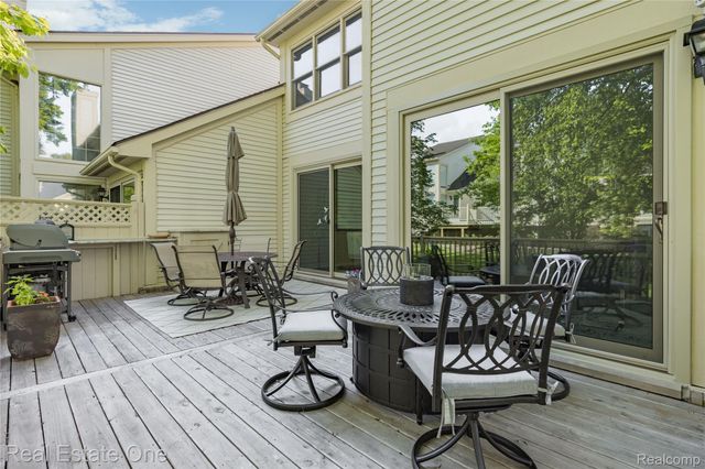 7105 Winding Brook Court, West Bloomfield Charter Township, MI 48322