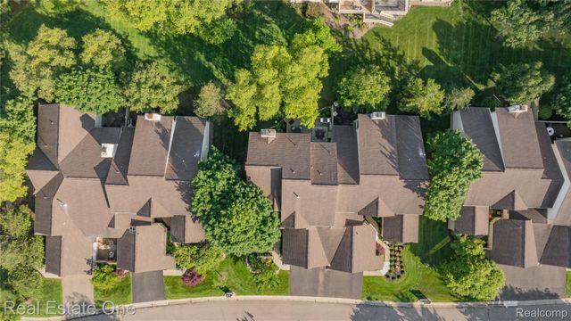 7105 Winding Brook Court, West Bloomfield Charter Township, MI 48322