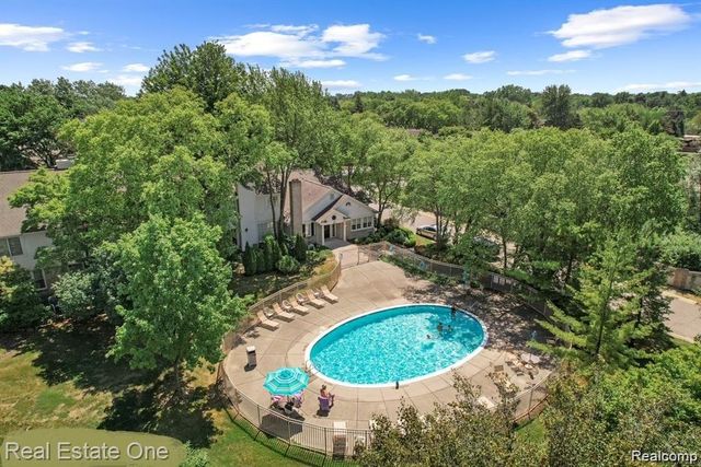 7105 Winding Brook Court, West Bloomfield Charter Township, MI 48322