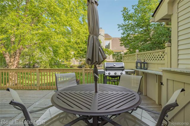 7105 Winding Brook Court, West Bloomfield Charter Township, MI 48322