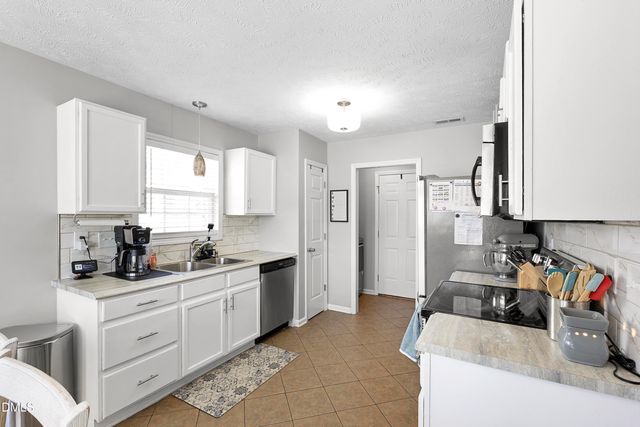 117 Robin Place, Fayetteville, NC 28306