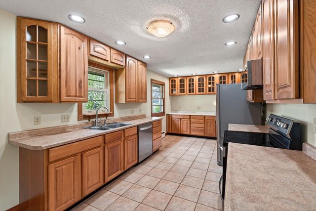908 Greenvale Avenue W, Northfield, MN 55057