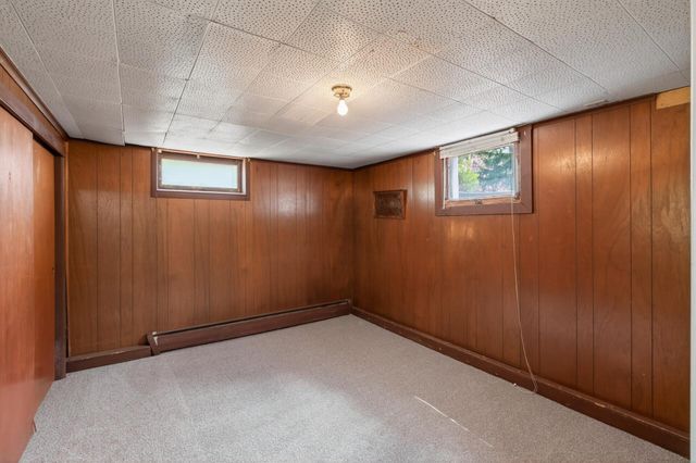 908 Greenvale Avenue W, Northfield, MN 55057
