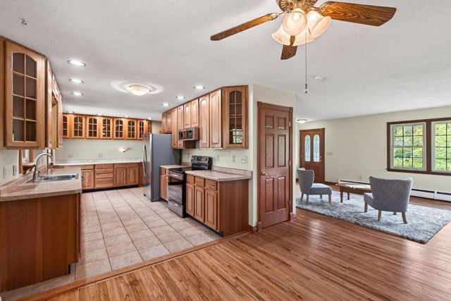 908 Greenvale Avenue W, Northfield, MN 55057