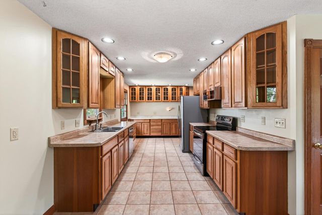 908 Greenvale Avenue W, Northfield, MN 55057