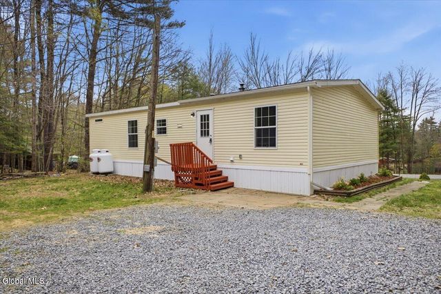 33 Barney Road, Greenfield, NY 12833
