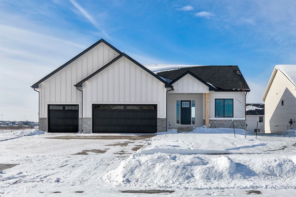 1400 NW Linda Lane, Waukee, IA 50263