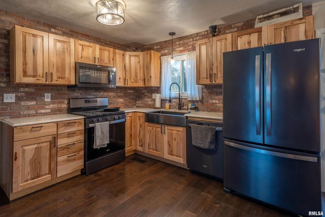 6528 S NAVAJO Drive, Bartonville, IL 61607