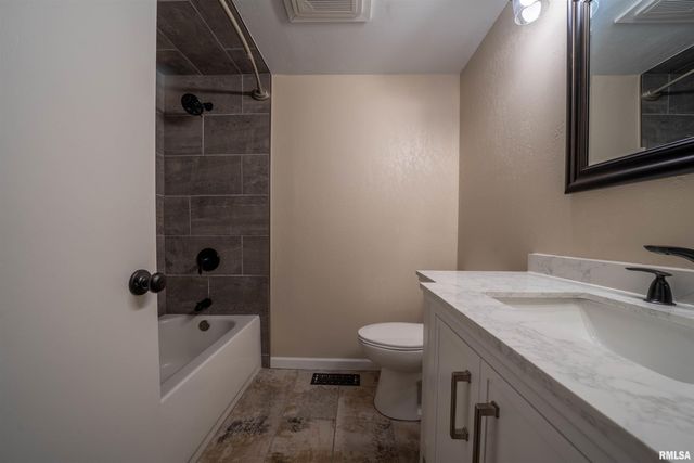 6528 S NAVAJO Drive, Bartonville, IL 61607