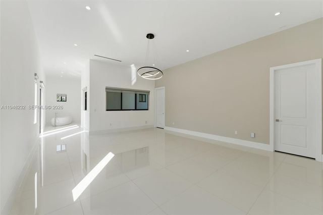 10005 SW 66th St, Miami, FL 33173