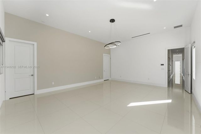 10005 SW 66th St, Miami, FL 33173