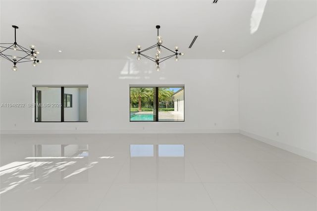 10005 SW 66th St, Miami, FL 33173