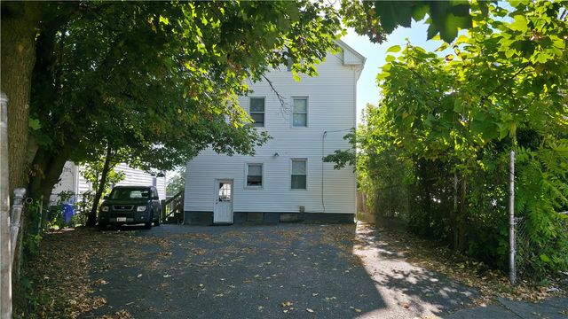 207 Pawtucket Avenue, Pawtucket, RI 02860
