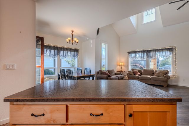 1316 NE Foster Way, Grants Pass, OR 97526