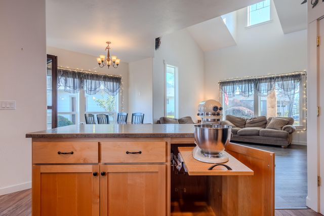 1316 NE Foster Way, Grants Pass, OR 97526