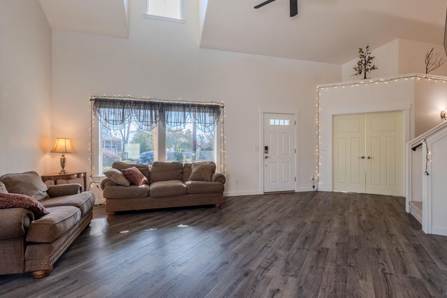 1316 NE Foster Way, Grants Pass, OR 97526