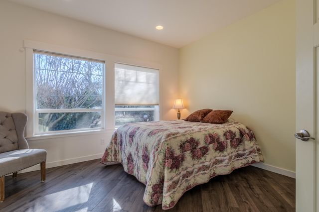 1316 NE Foster Way, Grants Pass, OR 97526