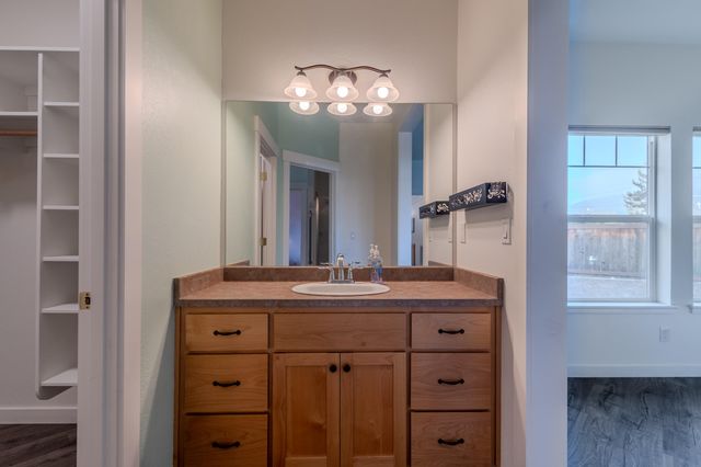 1316 NE Foster Way, Grants Pass, OR 97526