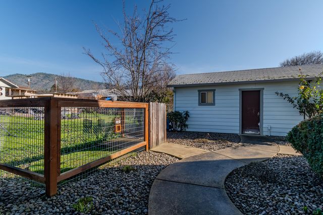 1316 NE Foster Way, Grants Pass, OR 97526