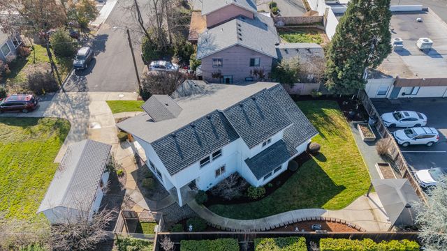 1316 NE Foster Way, Grants Pass, OR 97526