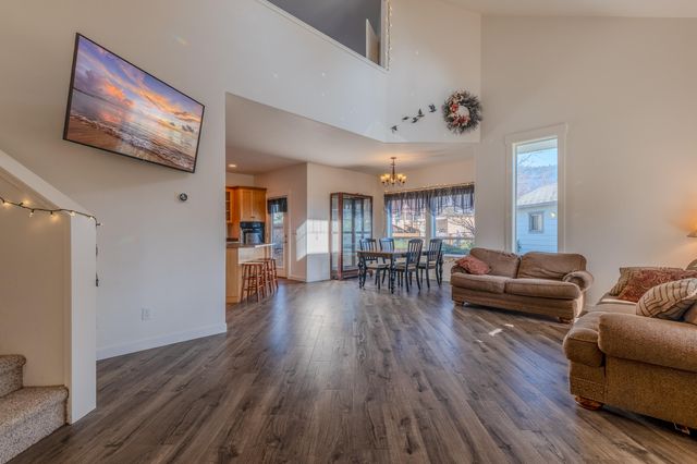 1316 NE Foster Way, Grants Pass, OR 97526