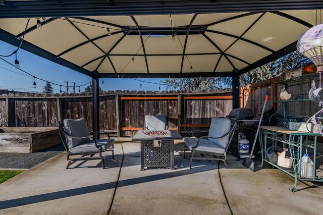 1316 NE Foster Way, Grants Pass, OR 97526