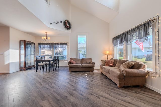 1316 NE Foster Way, Grants Pass, OR 97526