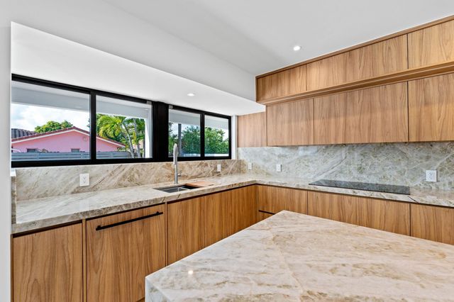 20500 Highland Lakes Boulevard, Miami, FL 33179