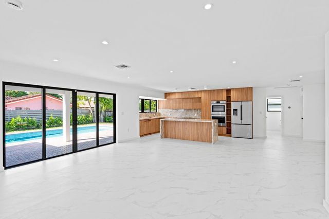 20500 Highland Lakes Boulevard, Miami, FL 33179