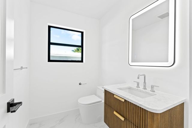 20500 Highland Lakes Boulevard, Miami, FL 33179