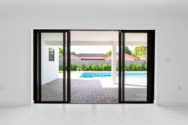 20500 Highland Lakes Boulevard, Miami, FL 33179