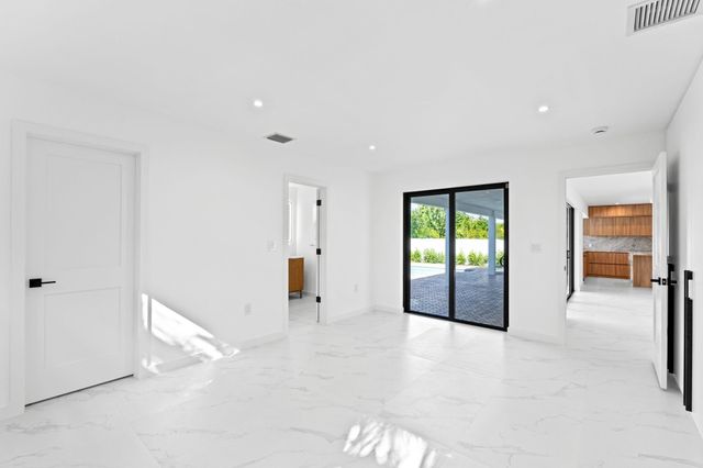 20500 Highland Lakes Boulevard, Miami, FL 33179