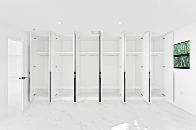 20500 Highland Lakes Boulevard, Miami, FL 33179