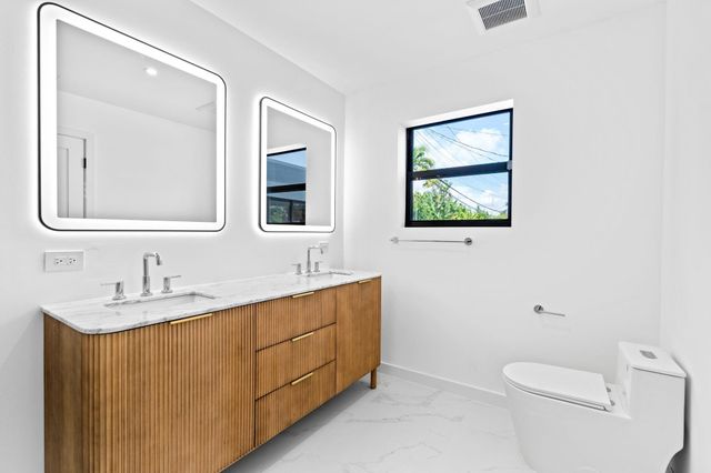 20500 Highland Lakes Boulevard, Miami, FL 33179