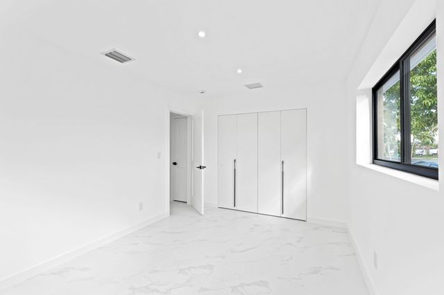 20500 Highland Lakes Boulevard, Miami, FL 33179