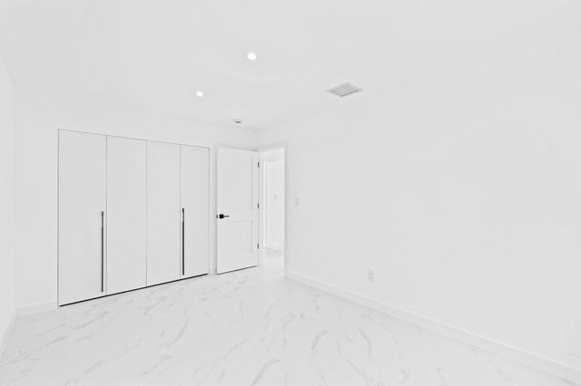 20500 Highland Lakes Boulevard, Miami, FL 33179