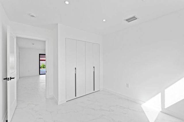 20500 Highland Lakes Boulevard, Miami, FL 33179