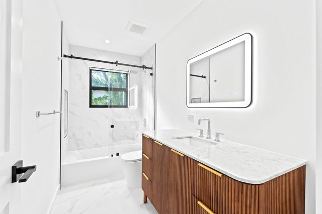 20500 Highland Lakes Boulevard, Miami, FL 33179