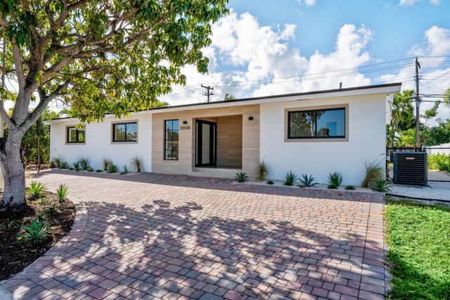 20500 Highland Lakes Boulevard, Miami, FL 33179