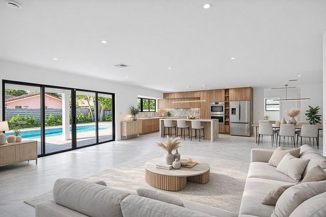 20500 Highland Lakes Boulevard, Miami, FL 33179