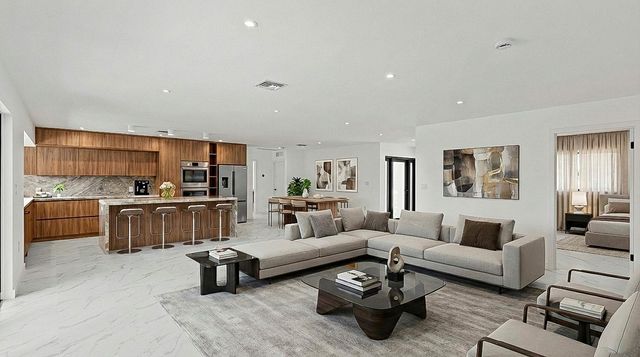 20500 Highland Lakes Boulevard, Miami, FL 33179