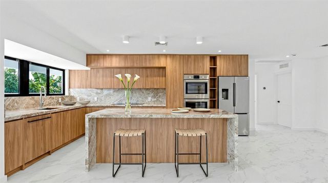 20500 Highland Lakes Boulevard, Miami, FL 33179