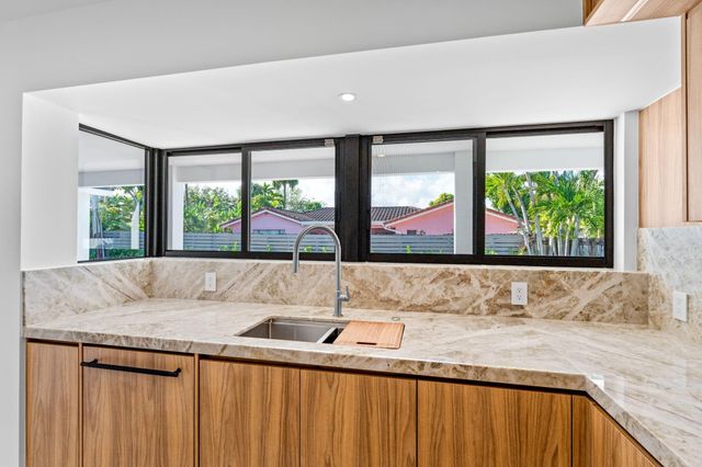 20500 Highland Lakes Boulevard, Miami, FL 33179