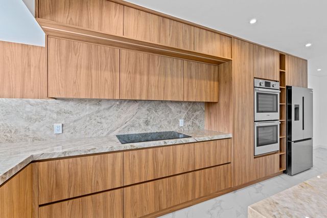 20500 Highland Lakes Boulevard, Miami, FL 33179