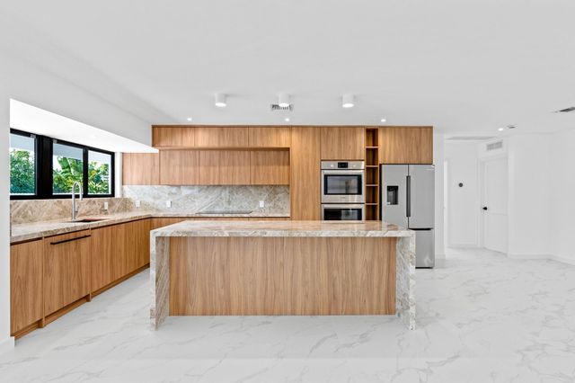 20500 Highland Lakes Boulevard, Miami, FL 33179