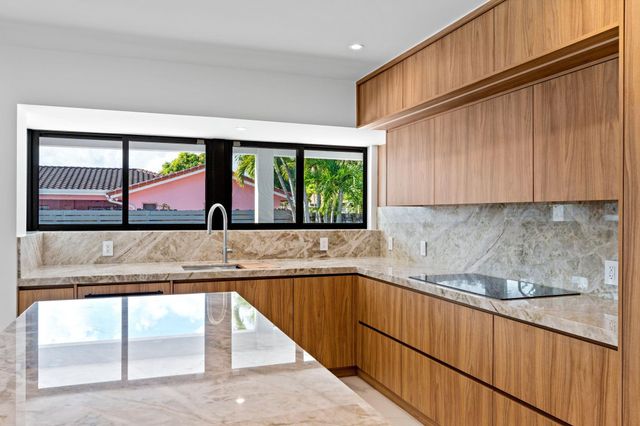 20500 Highland Lakes Boulevard, Miami, FL 33179