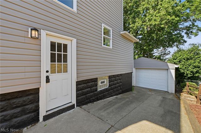 1940 8th Street SW, Akron, OH 44314