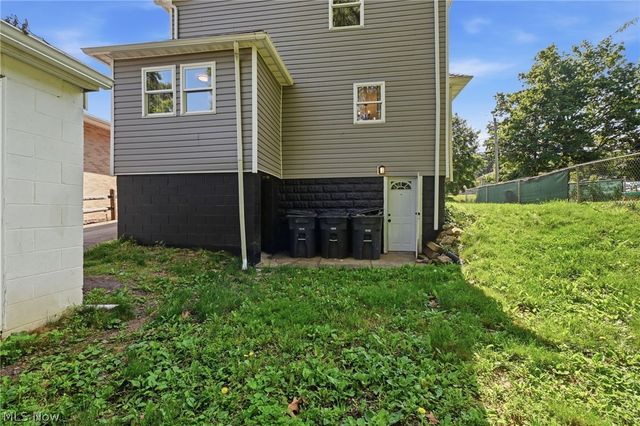 1940 8th Street SW, Akron, OH 44314