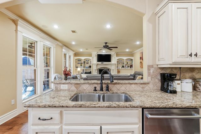 1120 Applewood Drive, Conway, AR 72034