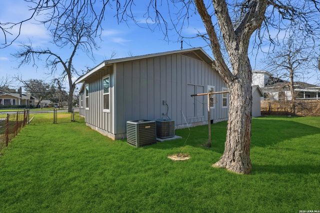 808 college, Seguin, TX 78155